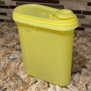 Vintage Tupperware Canary Yellow 1 Qt Slim Line Pitcher 1970s with Lid 792-10